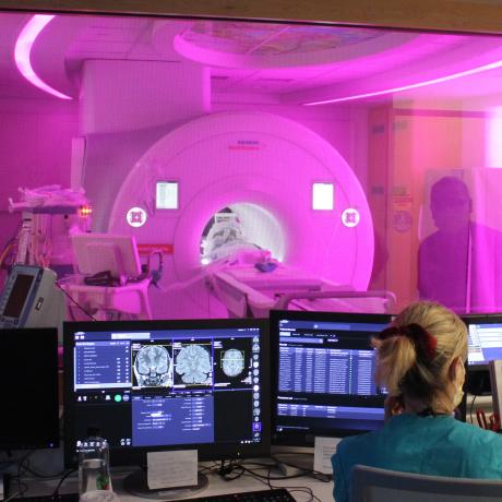 3T MRI with light color of the patients choice